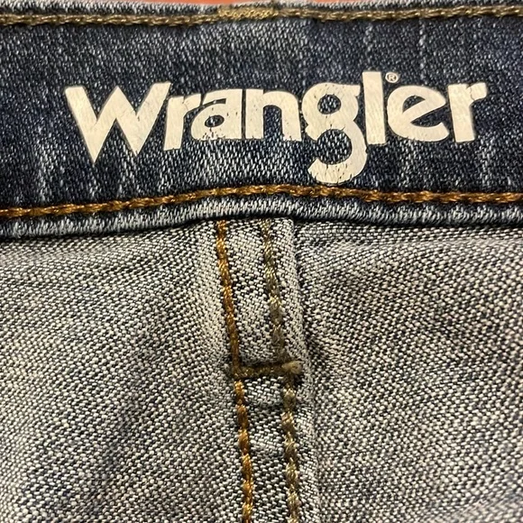 Wrangler Athletic fit blue jeans mens Size 32x32 in excellent condition - Picture 4 of 9